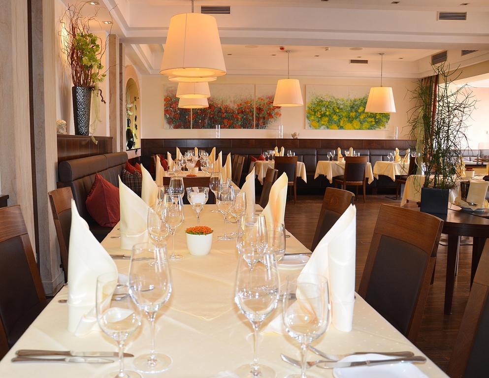 Hotel Restaurant Haeupl Seewalchen Exterior foto